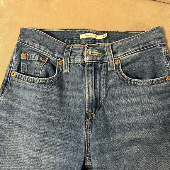 Levi’s Low-Pro Straight Jean- Size 24 - Picture 5 of 9